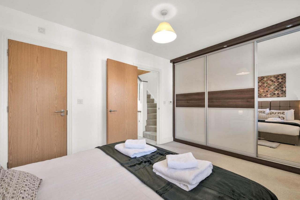 Foxherne 5Bdr 3Ba Serviced House With Parking - Slough By 360Stays Экстерьер фото