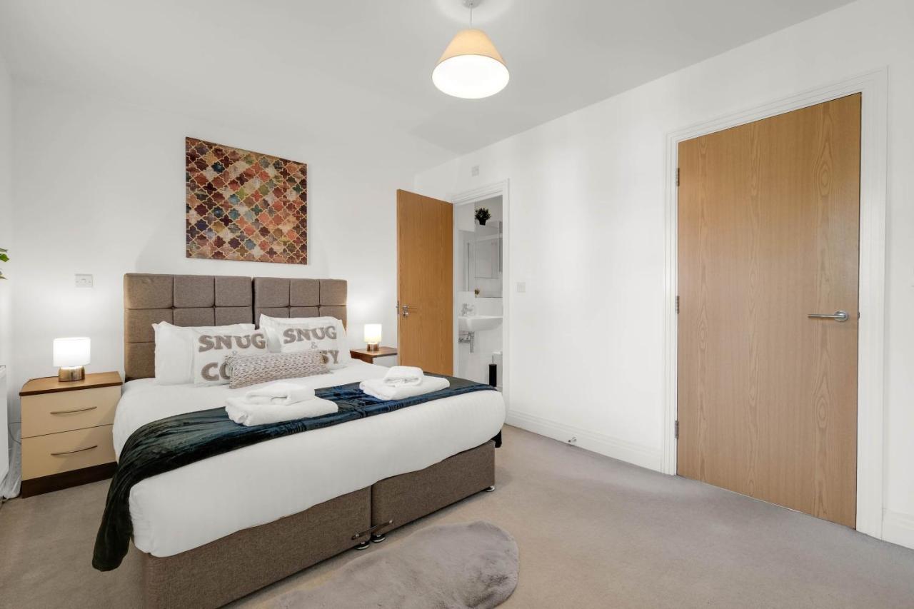 Foxherne 5Bdr 3Ba Serviced House With Parking - Slough By 360Stays Экстерьер фото