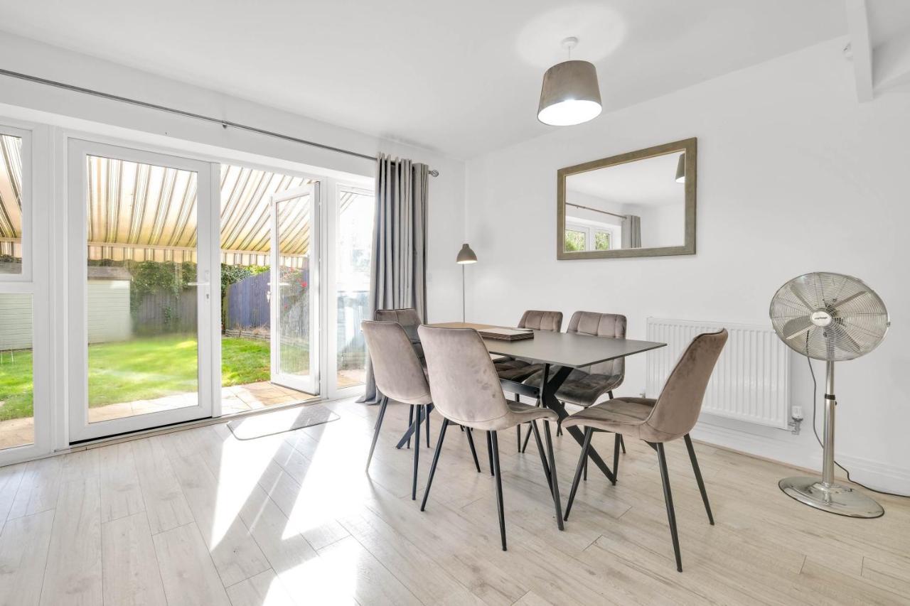 Foxherne 5Bdr 3Ba Serviced House With Parking - Slough By 360Stays Экстерьер фото
