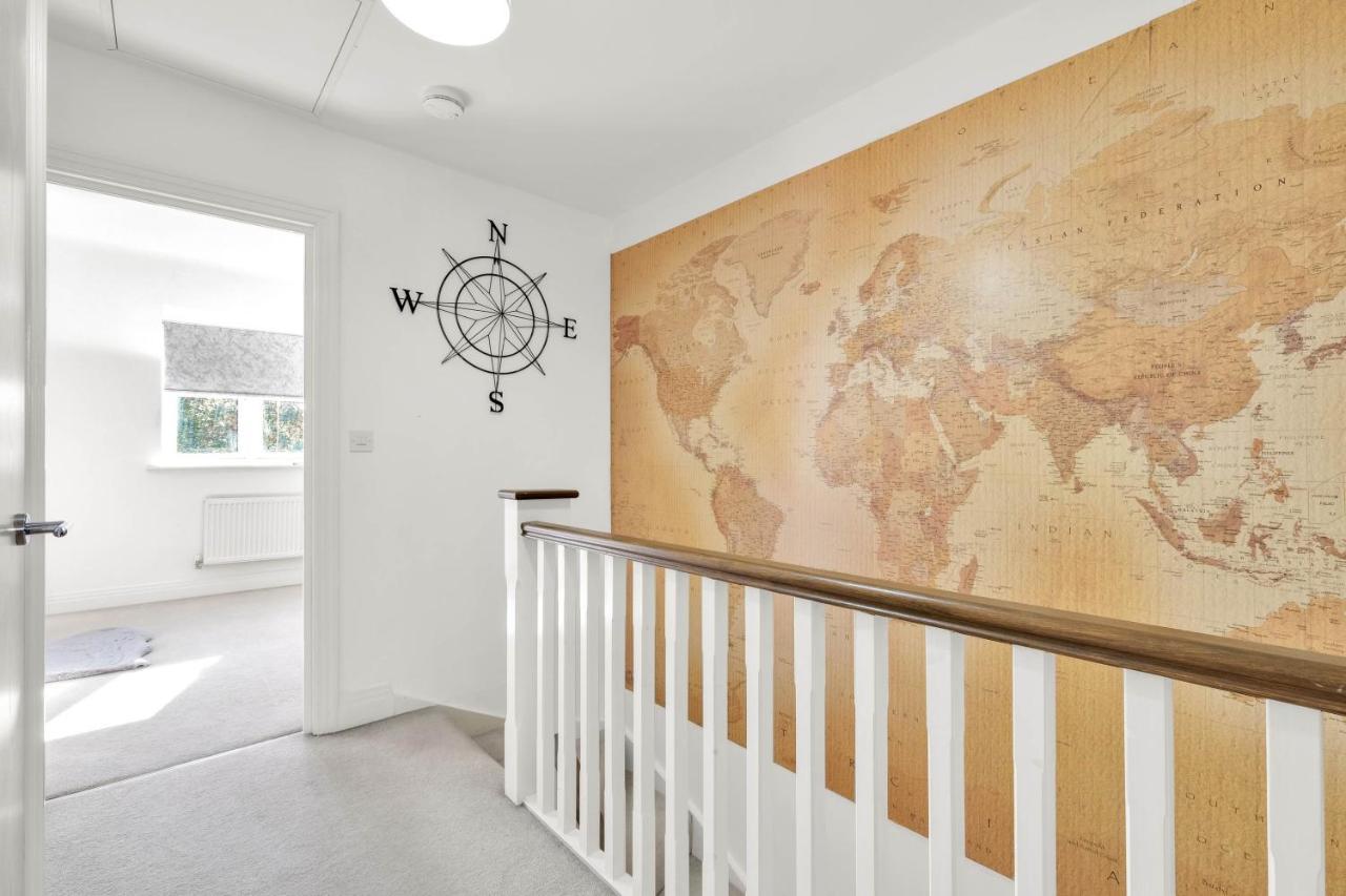 Foxherne 5Bdr 3Ba Serviced House With Parking - Slough By 360Stays Экстерьер фото