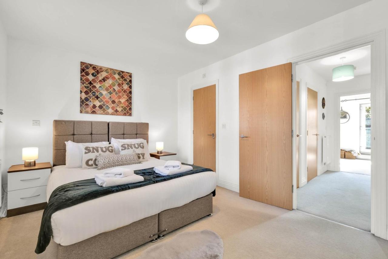 Foxherne 5Bdr 3Ba Serviced House With Parking - Slough By 360Stays Экстерьер фото