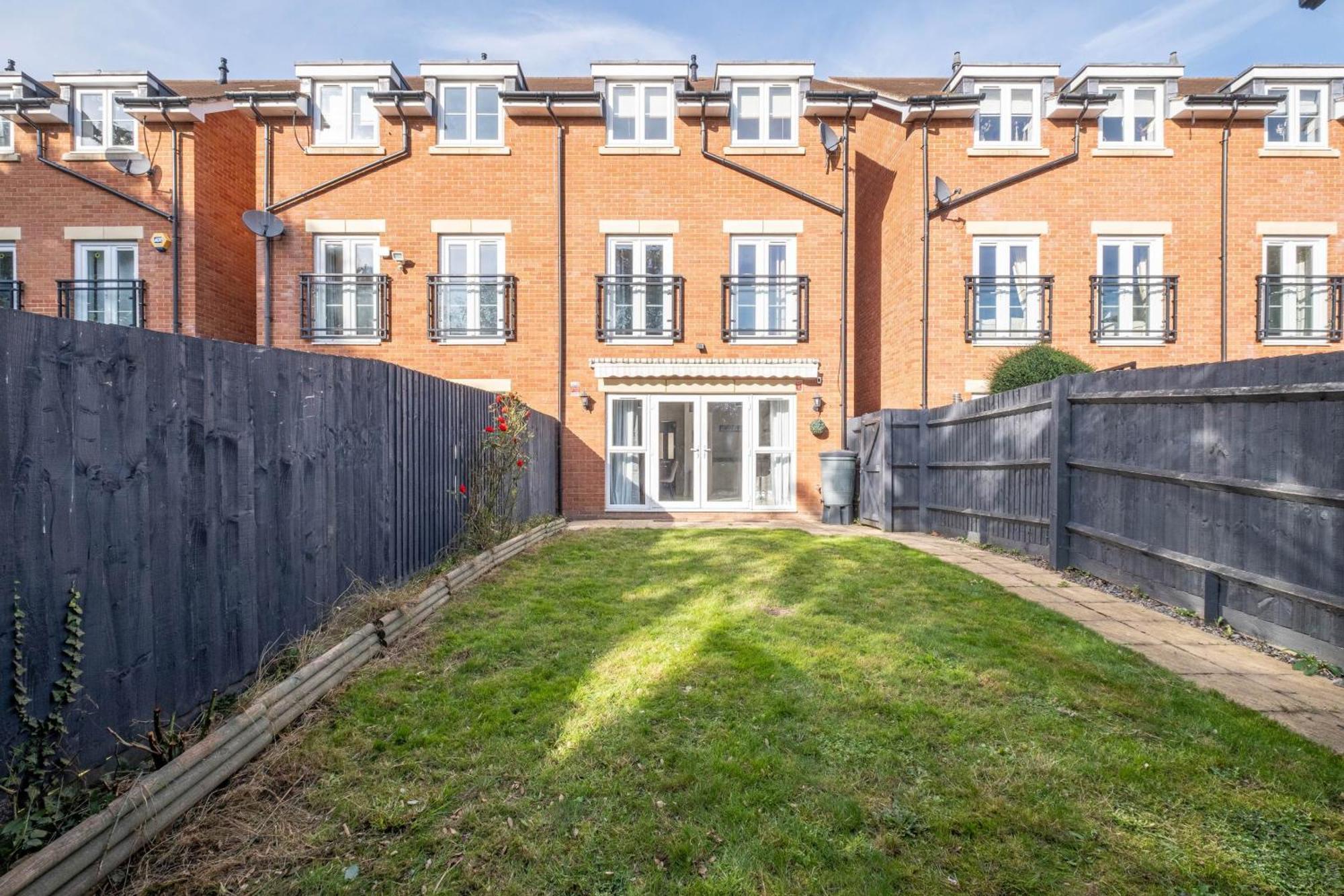 Foxherne 5Bdr 3Ba Serviced House With Parking - Slough By 360Stays Экстерьер фото