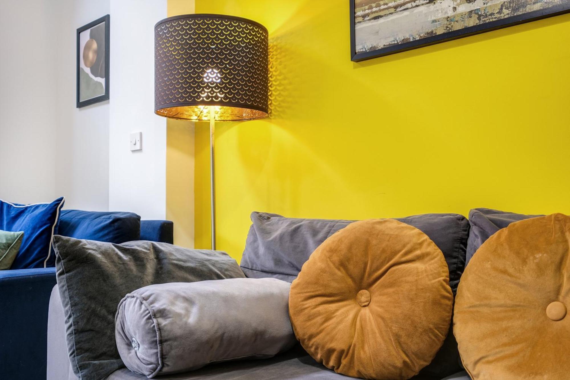 Foxherne 5Bdr 3Ba Serviced House With Parking - Slough By 360Stays Экстерьер фото