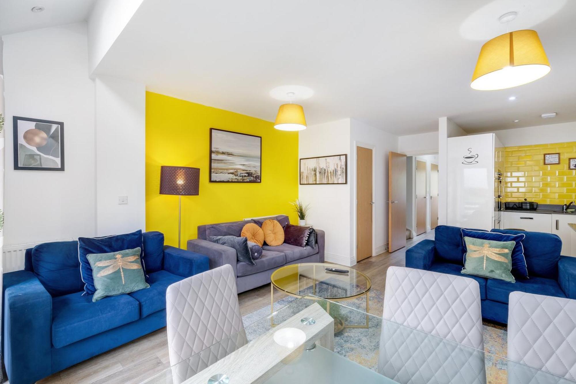 Foxherne 5Bdr 3Ba Serviced House With Parking - Slough By 360Stays Экстерьер фото