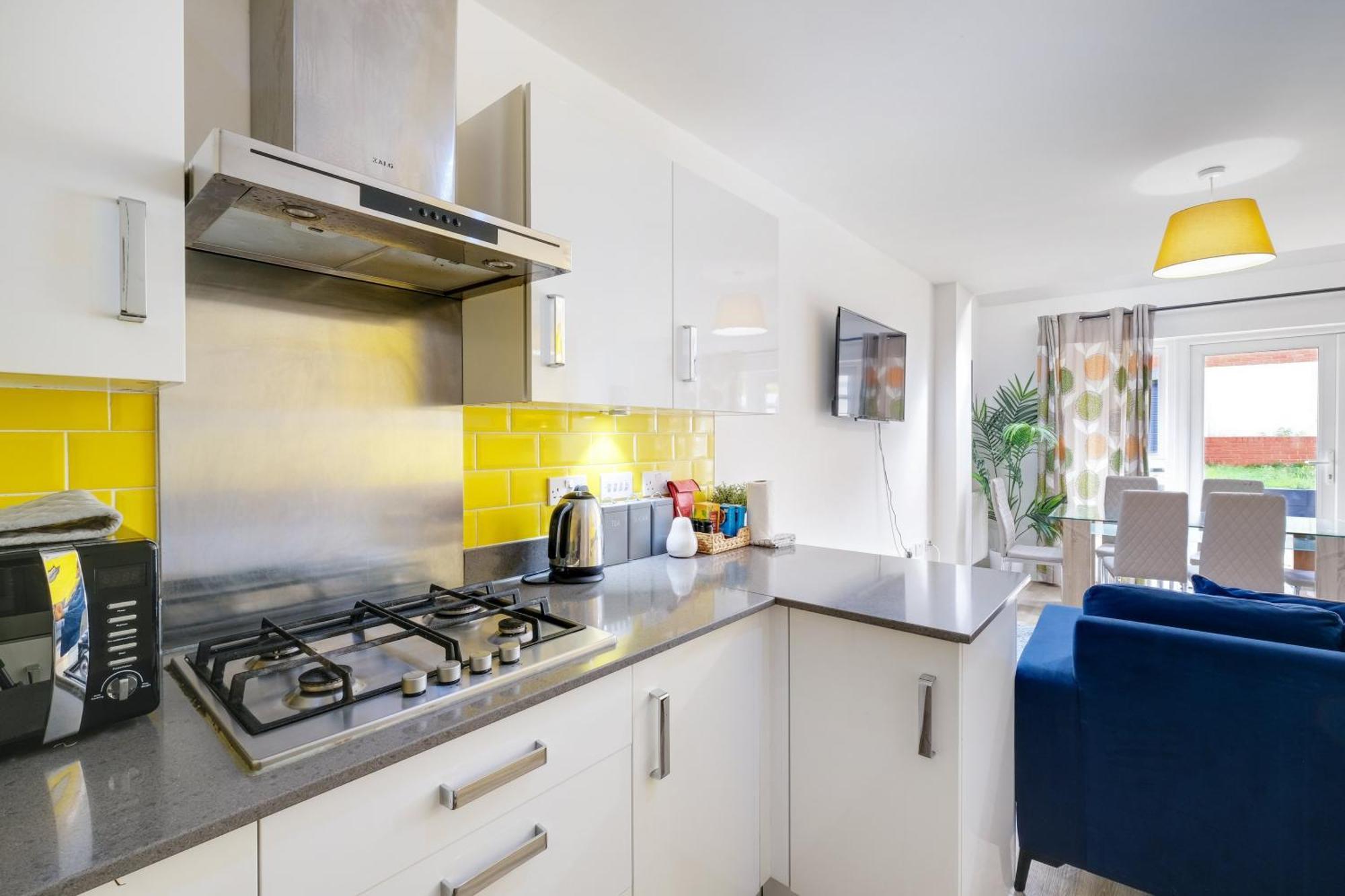 Foxherne 5Bdr 3Ba Serviced House With Parking - Slough By 360Stays Экстерьер фото
