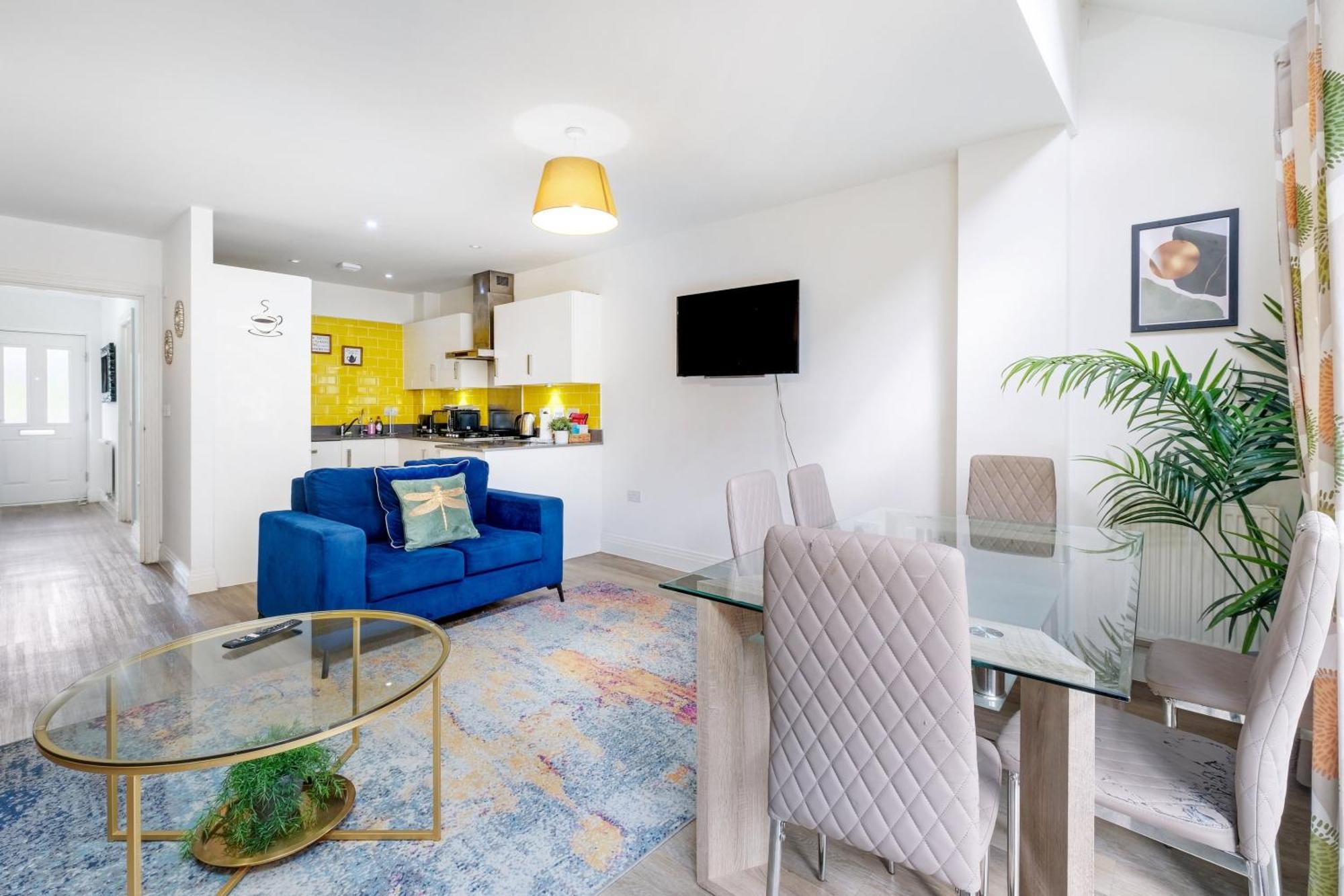 Foxherne 5Bdr 3Ba Serviced House With Parking - Slough By 360Stays Экстерьер фото