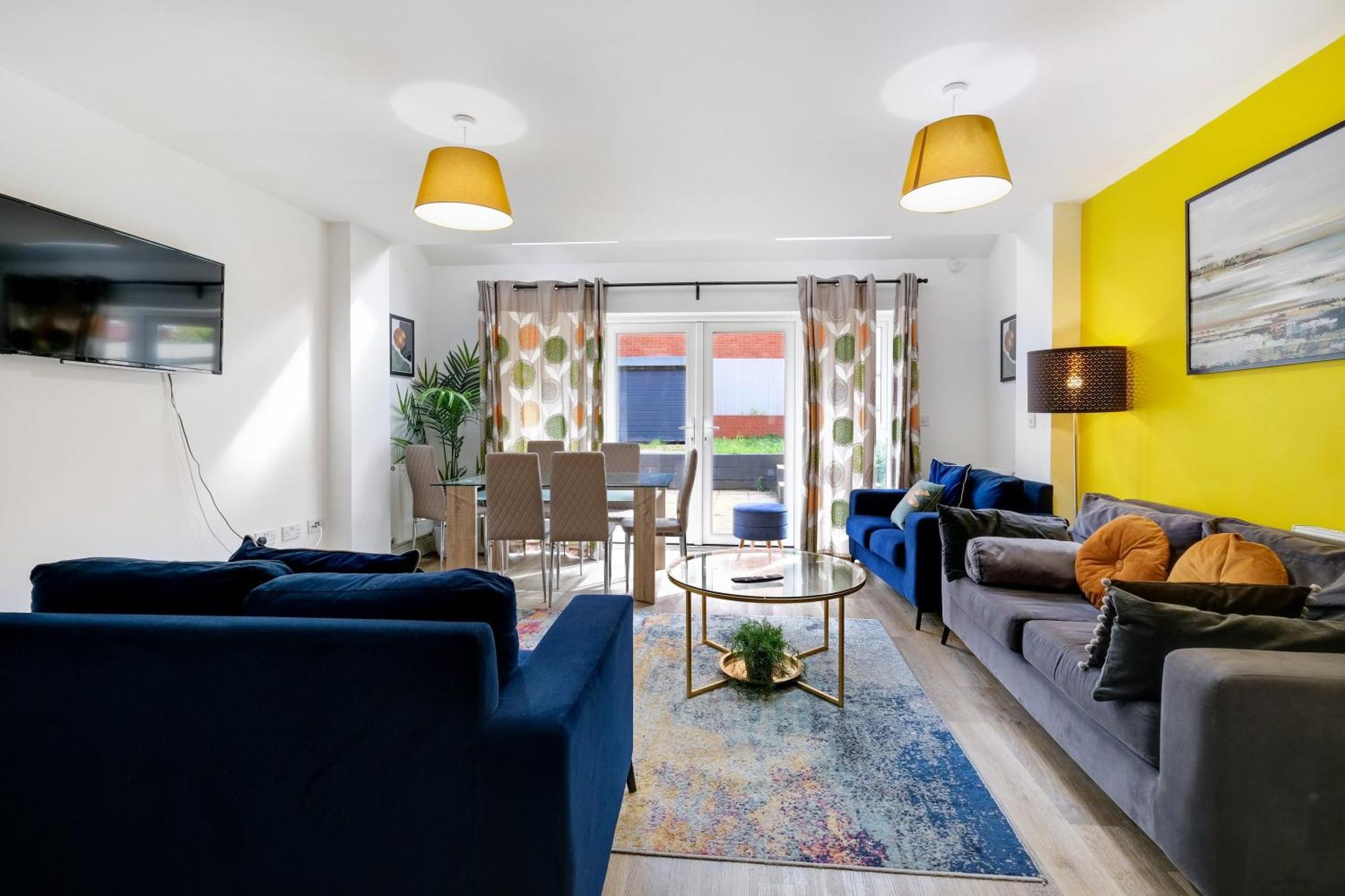 Foxherne 5Bdr 3Ba Serviced House With Parking - Slough By 360Stays Экстерьер фото