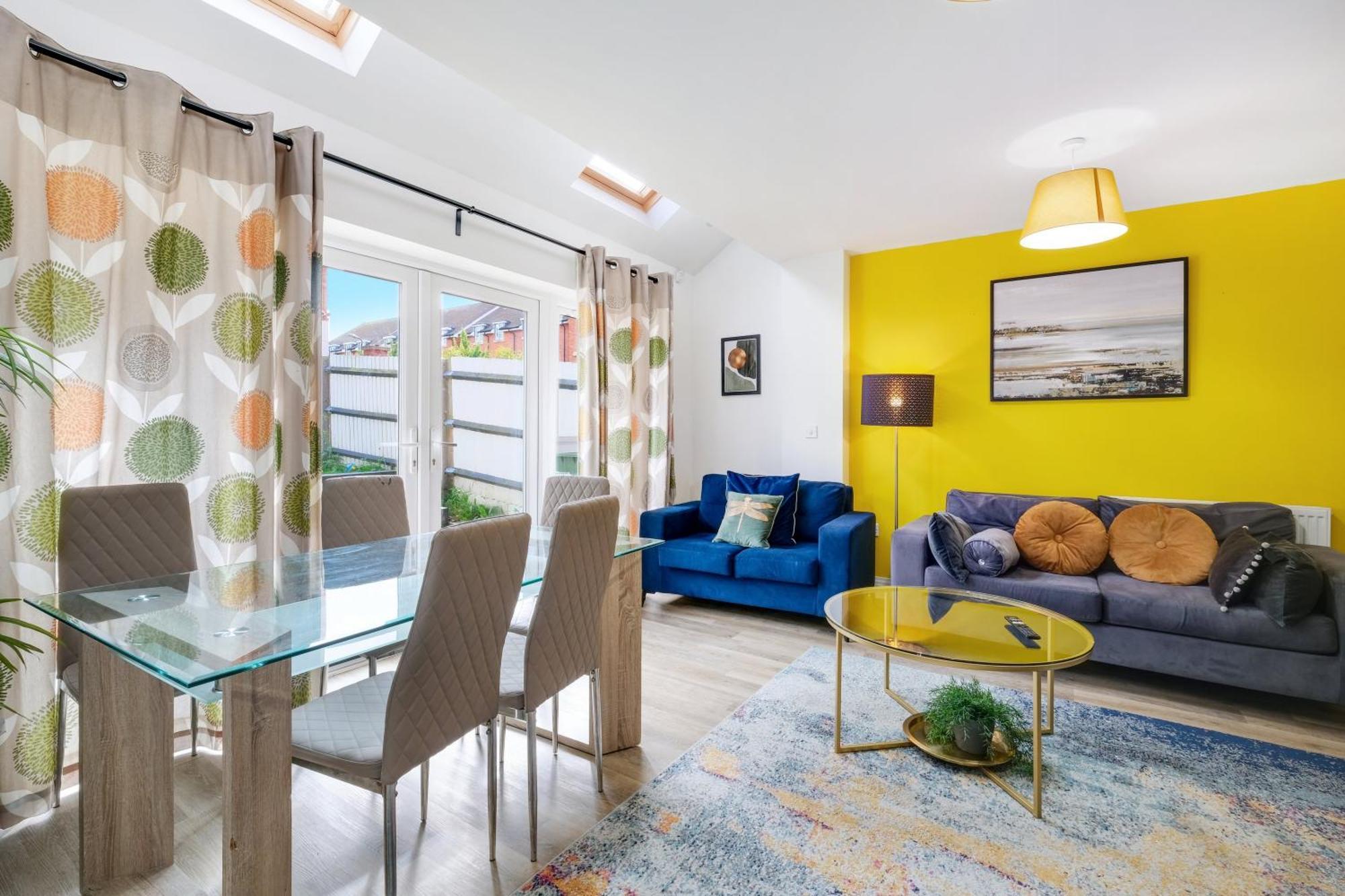 Foxherne 5Bdr 3Ba Serviced House With Parking - Slough By 360Stays Экстерьер фото