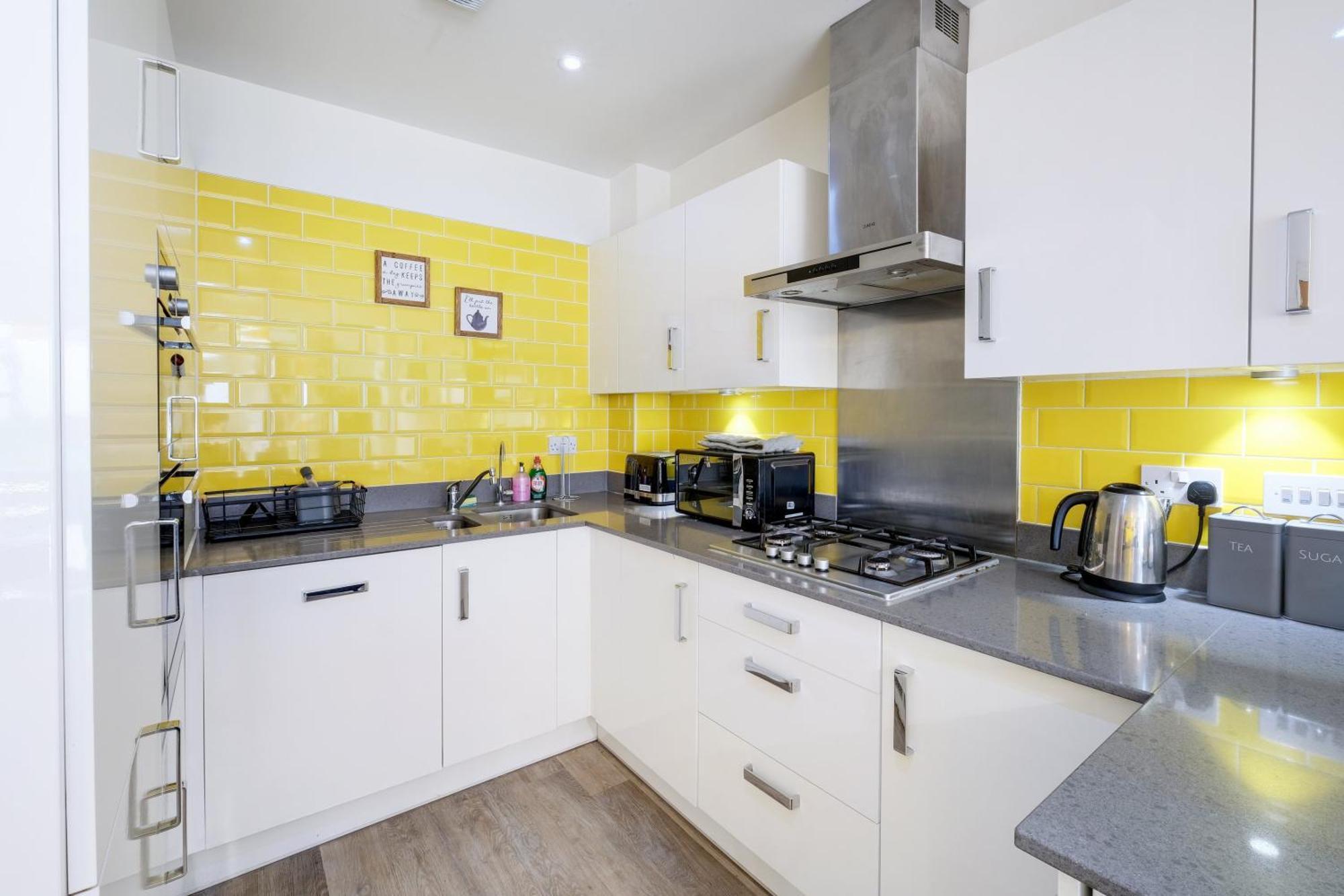 Foxherne 5Bdr 3Ba Serviced House With Parking - Slough By 360Stays Экстерьер фото